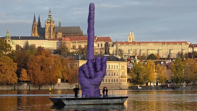 czech-floating-finger-elections