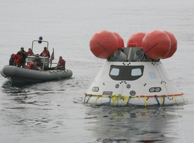 39556_7_us_navy_successfully_recovers_orion_capsule_in_splashdown_test