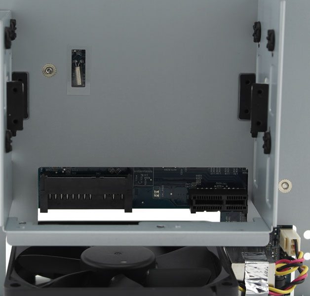 Synology_DS215j-Photo-inside_weird_thing