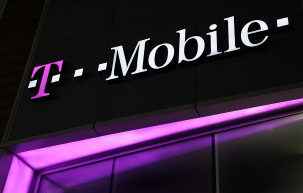 t-mobile-sign-3208
