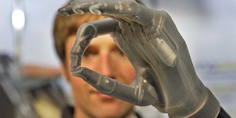 bionic-man-says-we-could-all-want-artificial-limbs-in-the-future