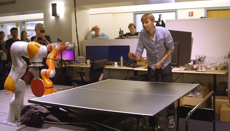 robot plays ping pong