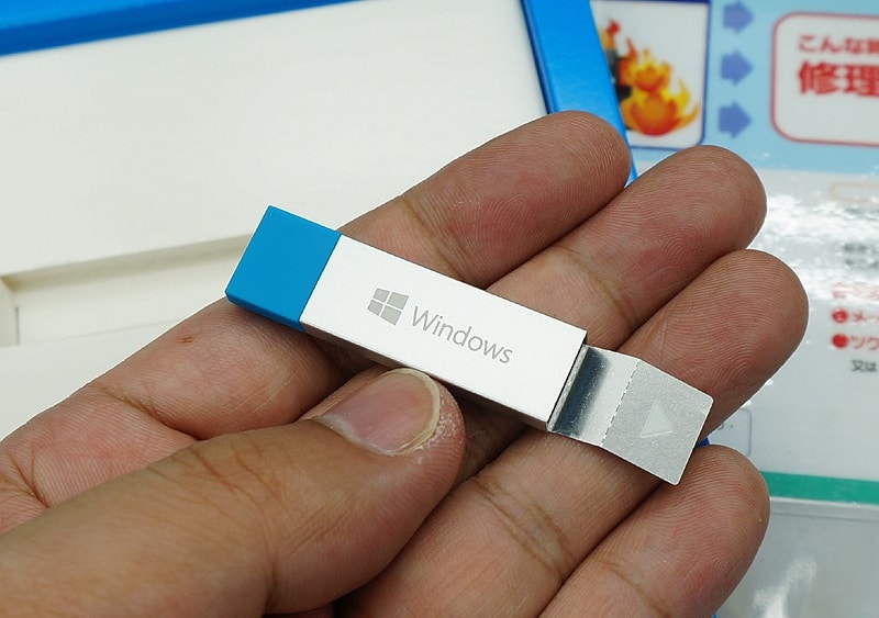 Microsoft Windows 10 Retail Box USB Drive Japan