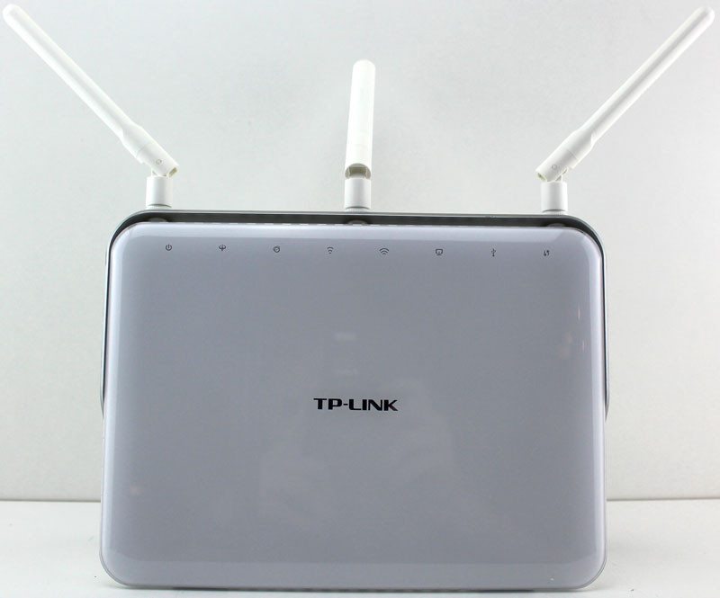 TP-Link_VR900-Photo-view-front-w-antennas