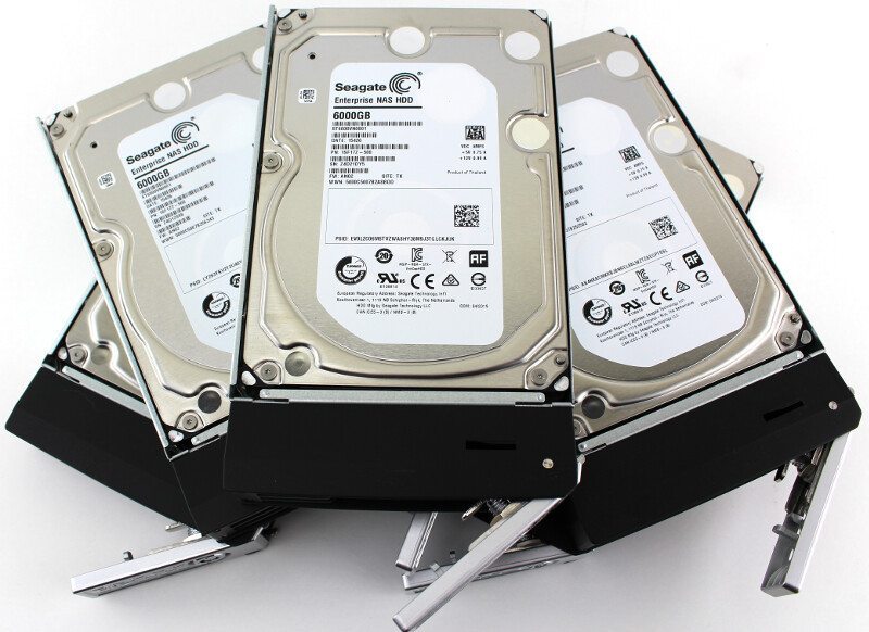 Thecus_N7770-10G-Photo-hdd in trays