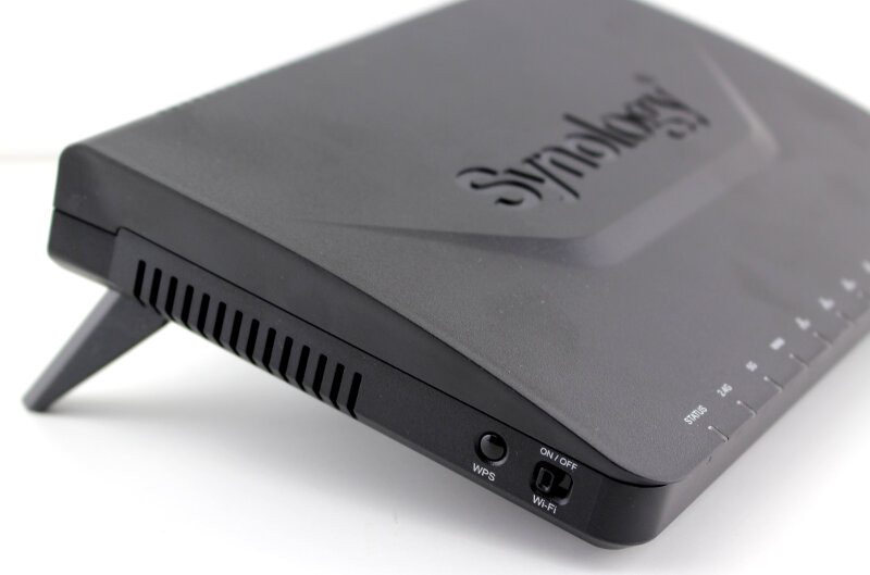 Synology-RT1900ac-Photo-side two