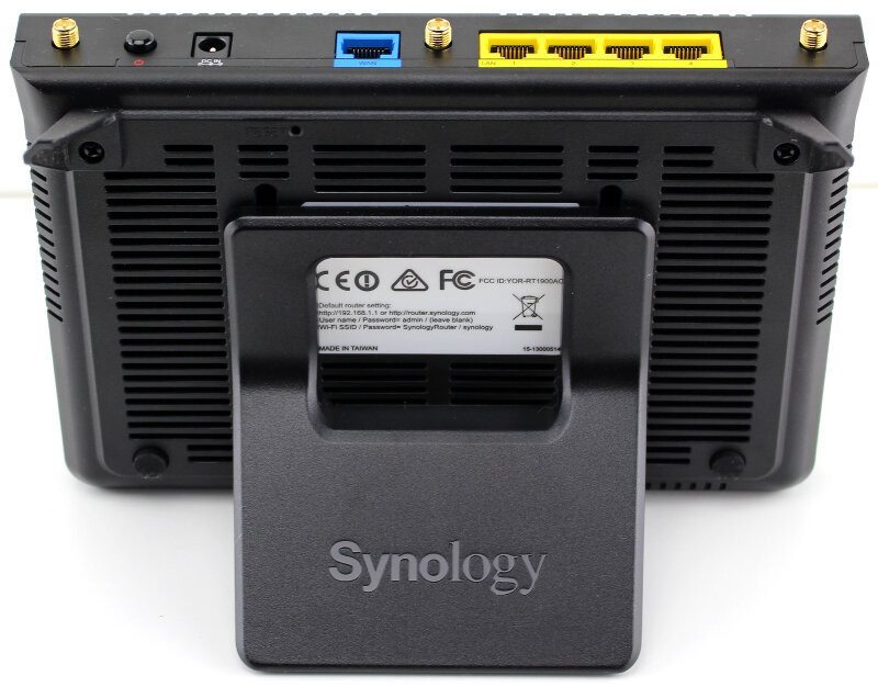 Synology-RT1900ac-Photo-stand