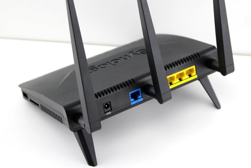 Synology-RT1900ac-Photo-with antenna rear angle
