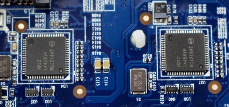 QNAP_HS251p-PhotoInside-chip intel