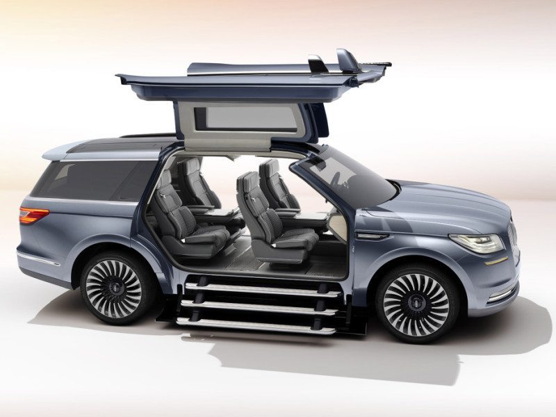 Lincolns "Connectivity" Takes Luxury Car Status to an Extreme