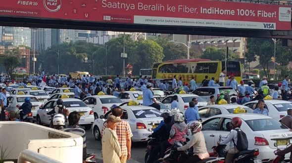 Jakarta Taxi Drivers Are Protesting Against Uber