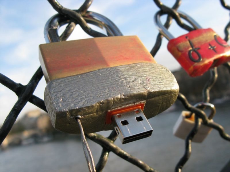Researchers Find People Will Use Dead Dropped USB Sticks