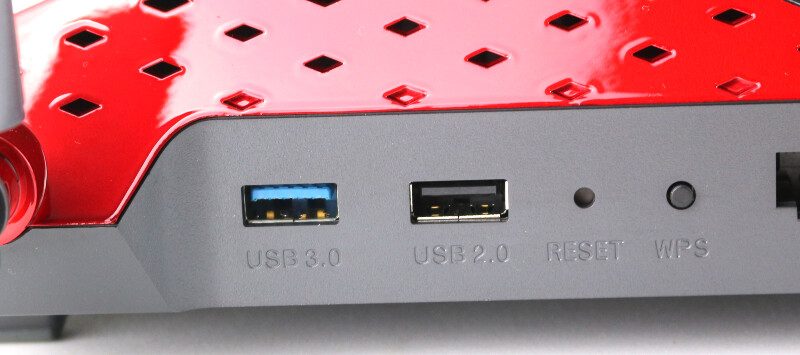 d-link-ultra-ac3200-photo-closeup-ports-1