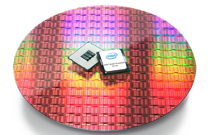 Intel Xeon-E7v4-on-wafer-white