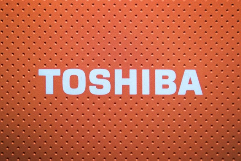 Apple, Amazon, and Google Seek to Buy Toshiba’s NAND Unit