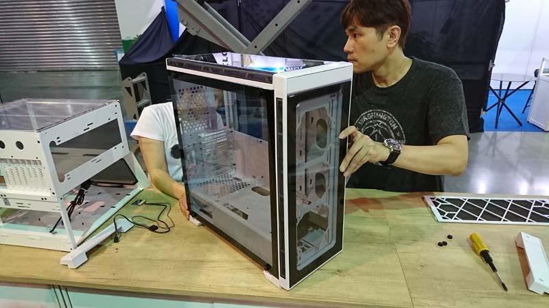 Lian Li Steel and Glass Chassis Revealed at Computex 2017