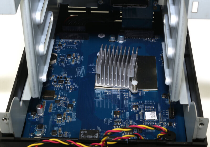 Synology DS418j Photo closeup view inside