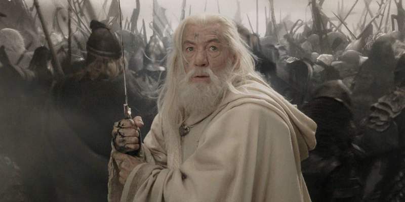 Sir Ian McKellan Wants to Play Gandalf Again in LotR TV Series