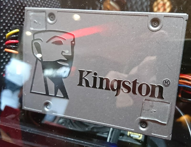 Kingston UV500 1 drive
