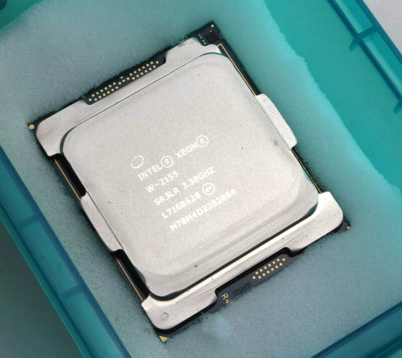 Intel Xeon W-2155 Photo box inside