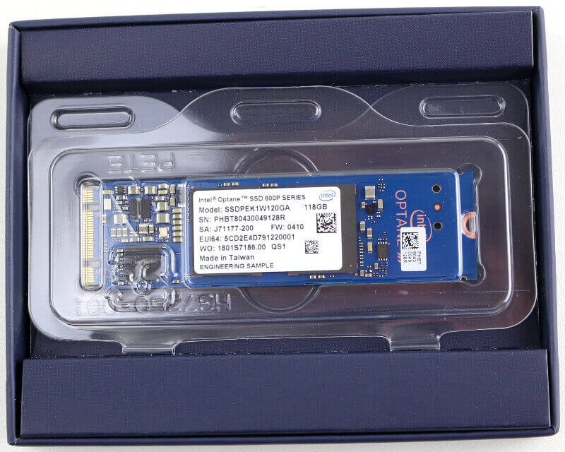 Intel Optane SSD 800p RAID Photo box open