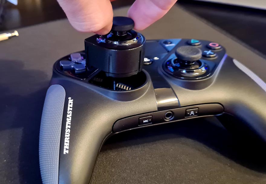 eTeknix Pro eSwap Page - Controller 4 - Review Thrustmaster