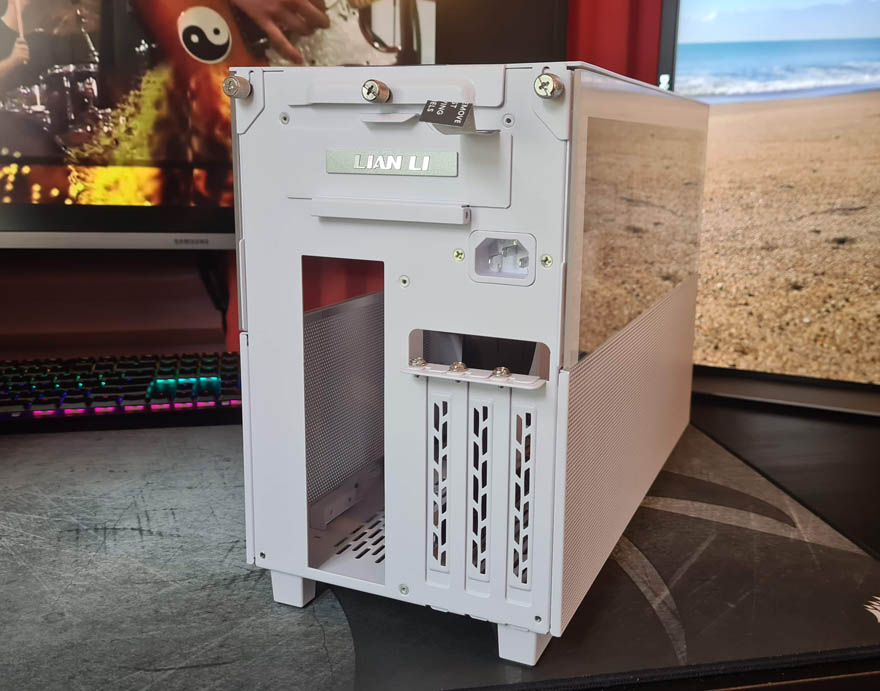 Lian Li Q58 White Mini-ITX Case Review